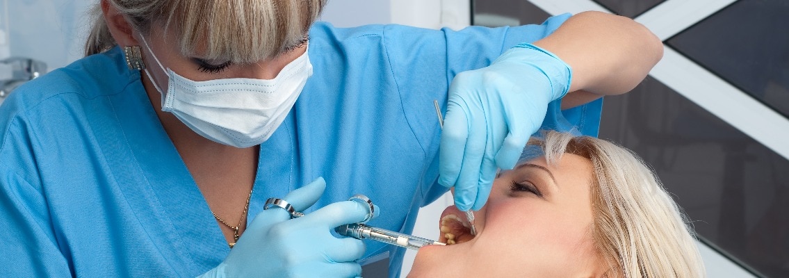 Betäubung einer Wurzelbehandlung beim Zahnarzt