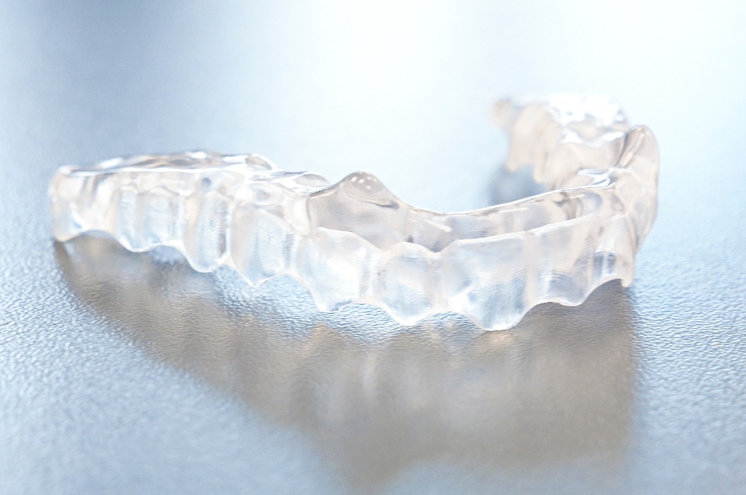 Dental Knirscherschiene Zahnschiene aus dem 3D Druck Zahntechnik beim Zahnarzt, Zähne knirschen.